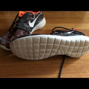 Boys Nike Roche  Sneakers